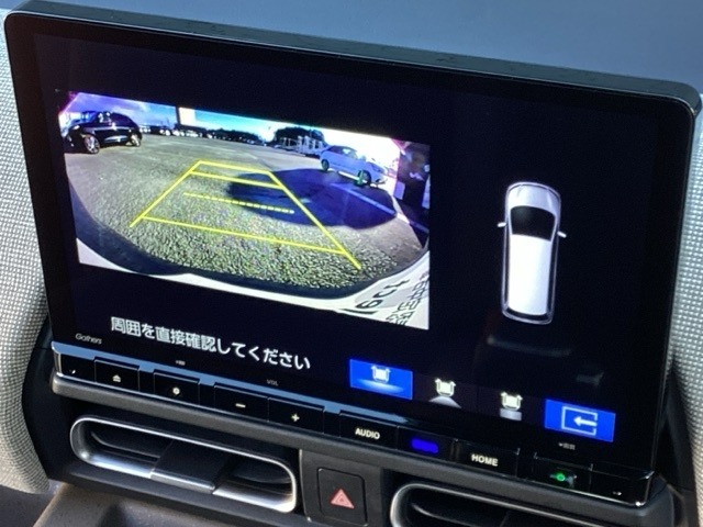 バックカメラも装備しております。車庫入れの苦手なお客様も安心！重宝してくれます！