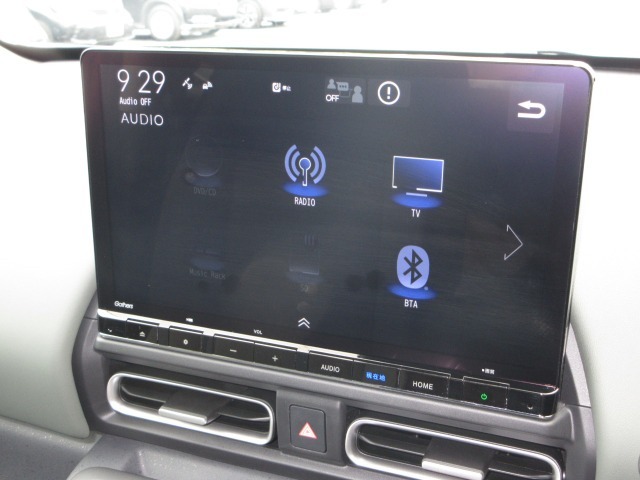 ナビゲーションはギャザズ11.4インチメモリーナビ(LXM-247VFLi)が装着されております。AM、FM、CD、DVD再生、音楽録音再生、フルセグTV、Bluetoothがご使用いただけます。
