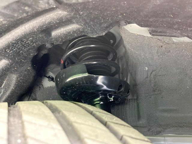 お車を安心してお乗りいただく為には、足回りの定期点検が欠かせません。サービスサポート（有償保証）では無料点検もご提供しており、安心のカーライフをお過ごしいただけるサポート体制が整っています。