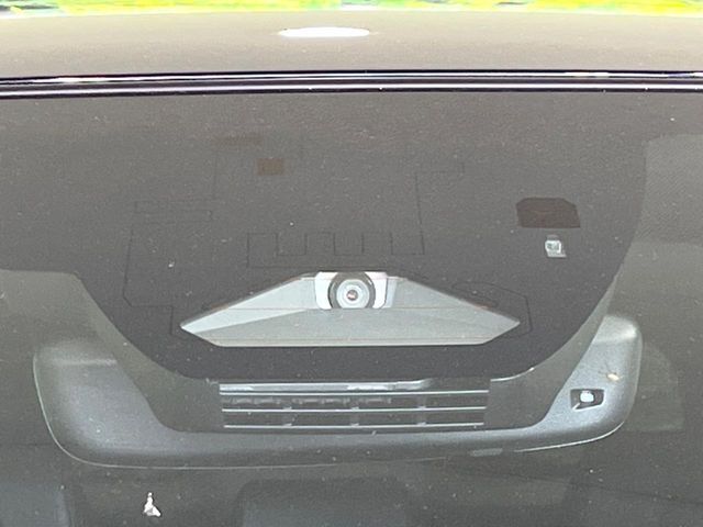 【トヨタセーフティセンス】走行中に前方の車両等を認識し、衝突しそうな時は警報とブレーキで衝突回避と被害軽減をアシスト。より安全にドライブをお楽しみいただけます。