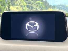 【ディスプレイオーディオ】お持ちのスマホやMP3プレイヤーとの無線接続で音楽再生が可能！コードで繋ぐわずらわしさも無く、手軽にお気に入りの音楽を楽しめます。