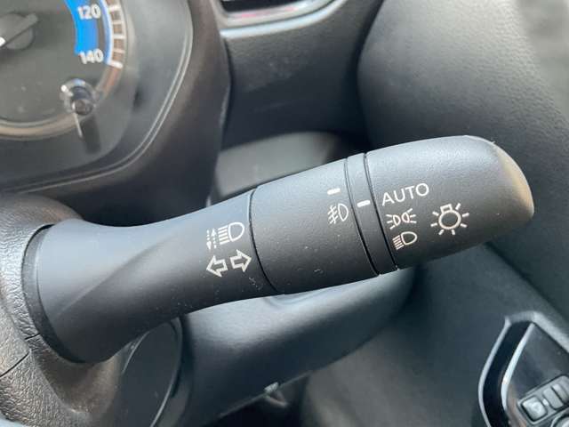 高速道路でのトンネルなど自動でライトのON・OFFをしてくれるので、ライトの消し忘れが防げます。