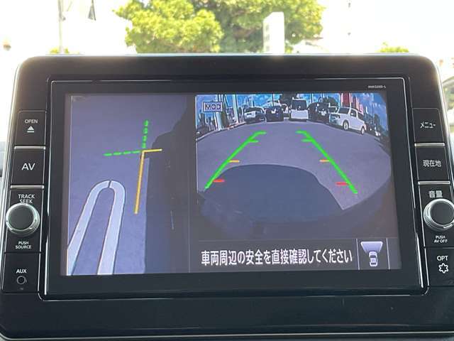 カメラは切り替えが可能で見えにくい左前の死角えおサポート！
