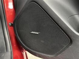 【BOSE】BOSEの魂を注ぎ込んだサウンドシステム。スピーカーとアンプも専用品に変更されています。音響好きな方はもちろん、プレミアムなサウンドでのドライブにぴったりの装備ですね。