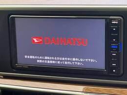 【純正ナビ】人気の純正ナビを装備しております。ナビの使いやすさはもちろん、オーディオ機能も充実！キャンプや旅行はもちろん、通勤や買い物など普段のドライブも楽しくなるはず♪