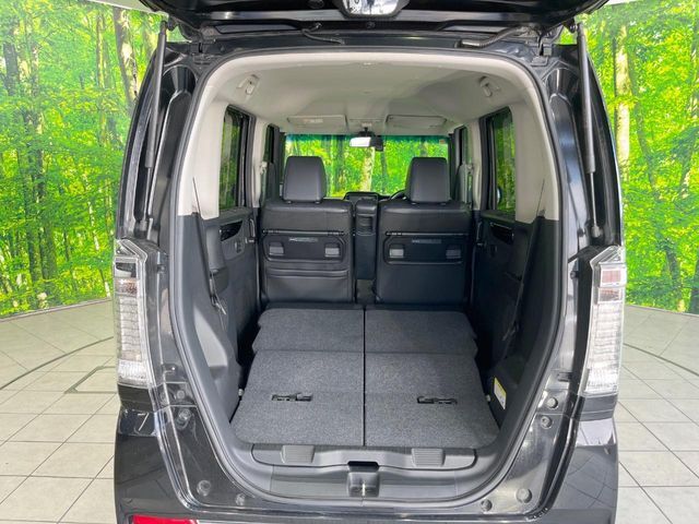 普段のお買い物や通勤、送迎等に十分な荷室スペースを確保しております。セカンドシートを倒すと、大きな荷物の積載も可能です♪
