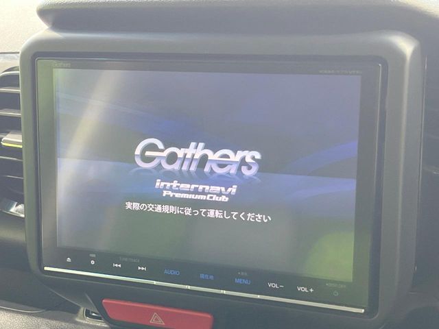【純正ナビ】人気の純正ナビを装備しております。ナビの使いやすさはもちろん、オーディオ機能も充実！キャンプや旅行はもちろん、通勤や買い物など普段のドライブも楽しくなるはず♪