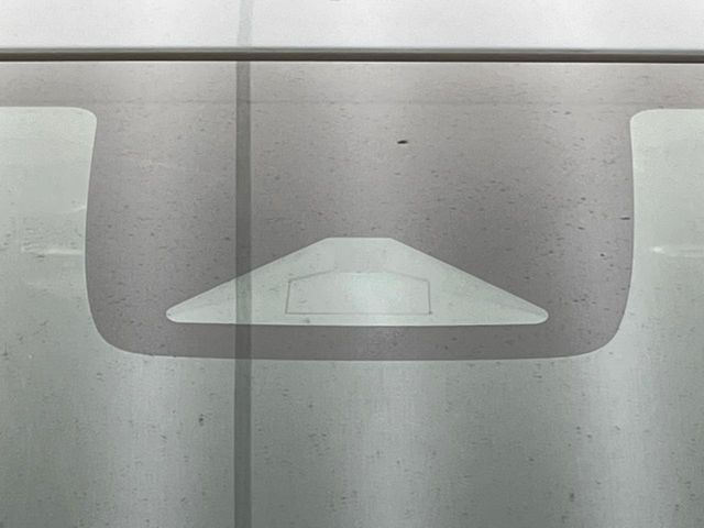 【ホンダセンシング】走行中に前方の車両等を認識し、衝突しそうな時は警報とブレーキで衝突回避と被害軽減をアシスト。より安全にドライブをお楽しみいただけます。