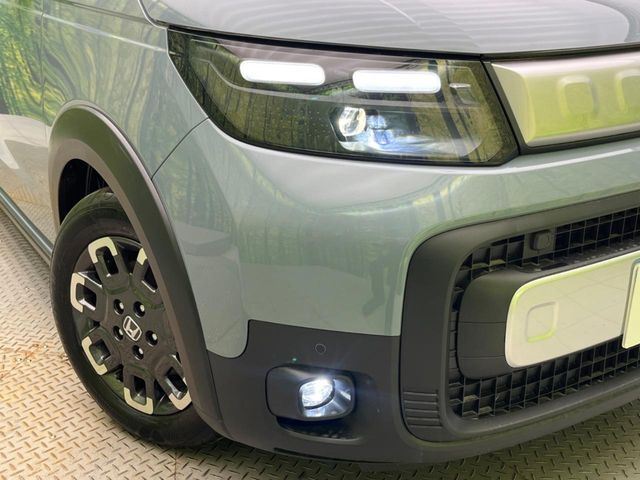 【LEDヘッドライト】悪天候や夜間走行時も良好な視界を確保し安心して運転できる高輝度LEDヘッドライトを装備！点灯速度が早く、消費電力も抑えられています。