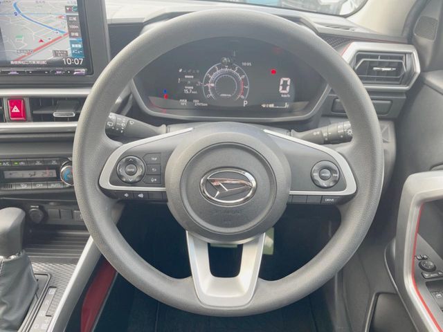 ステアリングも使用感が少なく、きれいな状態となっております♪