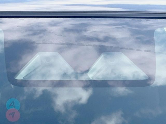 【スマートアシスト】走行中に前方の車両等を認識し、衝突しそうな時は警報とブレーキで衝突回避と被害軽減をアシスト。より安全にドライブをお楽しみいただけます。