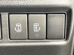 【両側パワースライドドア】スマートキーや運転席のスイッチで後席両側スライドドアの開閉が可能♪電動だから力を入れてドアを開ける必要が無く、小さなお子様でも簡単に開け閉めでき快適です♪