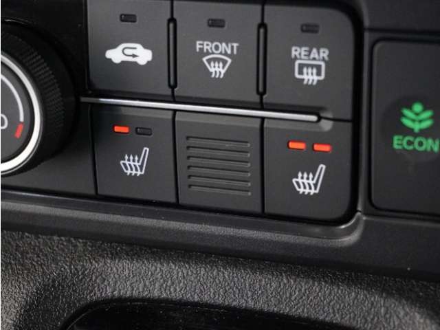 ◆シートヒーター装備◆　寒い季節にピッタリなのが、このシートヒーター！寒い季節もシートヒーターが体を温めてくれます。寒い季節もドライブが楽しくなります。