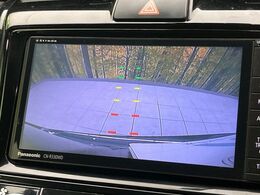 【バックカメラ】駐車時に後方がリアルタイム映像で確認できます。大型商業施設や立体駐車場での駐車時や、夜間のバック時に大活躍！運転スキルに関わらず、今や必須となった装備のひとつです！