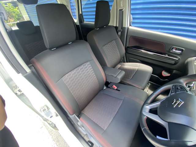 入庫した車両は全て、　『　消臭・抗菌加工　』を施しております。中古車だからこそ、使用感を感じないように丁寧にクリーニングと抗菌処理を施し、清潔な車両をご提供しています。
