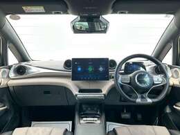 BYDでは共通の左右がシンメトリーになるようにボタン類が配置されています！