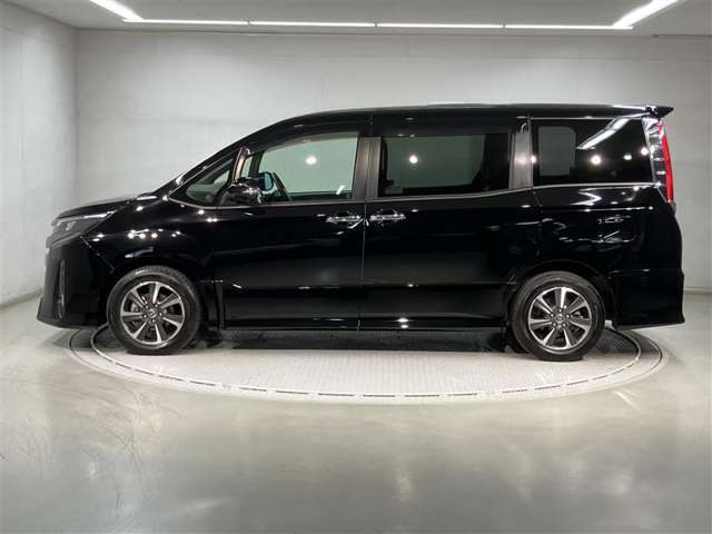 当社の中古車はまるごとクリーニング済み。インパネ、シート、天井、トランク、までスチーム洗浄でクリーニング。さらに消臭、除菌、ボディーコートで外装の鉄粉や汚れも除去しております。