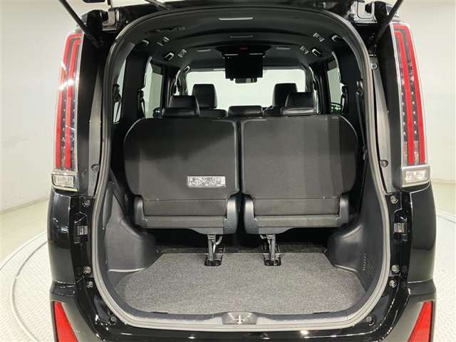 ☆充分なお荷物がお積み頂けるトランクルーム♪見た目より広いです
