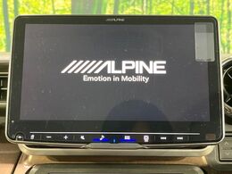 【アルパインディスプレイオーディオ】お手持ちのスマートフォンとの連携で、ナビや音楽再生など各種アプリを使用可能。スマホに近い感覚でお使いいただけます♪