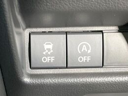 【アイドリングストップ】赤信号や渋滞で停車した際にエンジンを停止し、無駄な燃料の消費を抑えます。燃費向上や環境保護につなげる機能♪エンジンはブレーキを離せば再始動します。