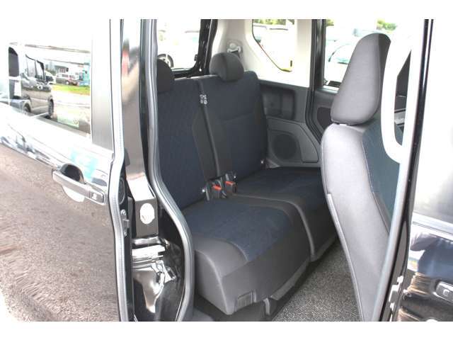 こちらのシートはキズやシミがなく綺麗な状態です。車内のメインとなるシートが綺麗に保たれていることで印象が明るくなり、クリアな室内になりますね！