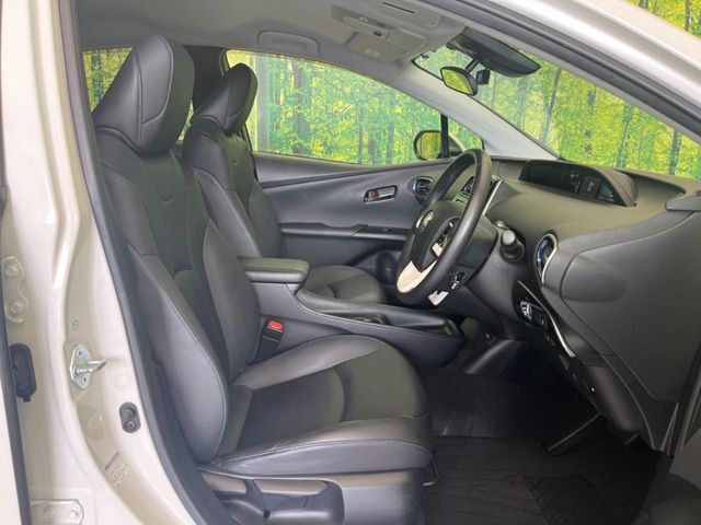 運転席シート廻りは使用感も少なく、良好な状態となっています。前オーナー様が丁寧に使っていたことがよくわかりますね。