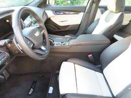 光岡自動車は、お客様と夢、希望、喜びを共有する楽しいクルマづくりと販売・サービスを通じて社会に貢献し続けます。「独創的なクルマに乗る喜びを、より多くの人々に伝えたい」それが光岡自動車の原点です。