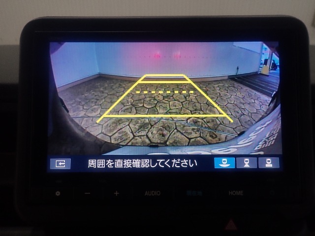 【バックカメラ】リバースにするだけで映ります、後方の安全確認や、狭い駐車場での車庫入れ、雨の日や夜間など視界の悪い時に便利です！安全にバックする為には欠かせない装備です。
