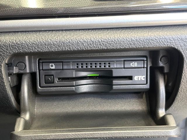 【ETC】高速道路の料金所をストレスなく通過！話題のスポットやサービスエリアに多い「スマートIC」利用時は必須のアイテムです。当店でセットアップを実施、ご納車当日からすぐにご利用いただけます！