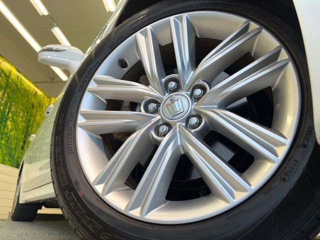 【純正17インチアルミホイール】外観にマッチした純正アルミホイールを装着しております。各種社外アルミホイールや、スタッドレスタイヤも取扱いしております。是非ご相談ください♪