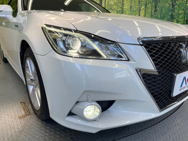 【HIDヘッドライト】非常に明るく前方を照らしてくれるので、悪天候や夜間の走行時も視界良好で安心してお乗りいただけます。