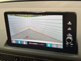 【バックカメラ】駐車時に後方がリアルタイム映像で確認できます。大型商業施設や立体駐車場での駐車時や、夜間のバック時に大活躍！運転スキルに関わらず、今や必須となった装備のひとつです！