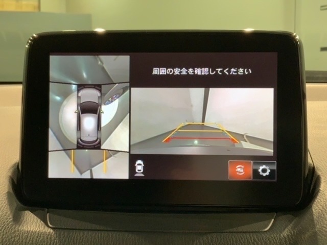 全方位モニターがついています！　車の周囲を360°安全確認できるので、普段の駐車はもちろんの事、縦列駐車や幅寄せの際にも活躍してくれますよ。
