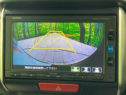 【バックカメラ】駐車時に後方がリアルタイム映像で確認できます。大型商業施設や立体駐車場での駐車時や、夜間のバック時に大活躍！運転スキルに関わらず、今や必須となった装備のひとつです！