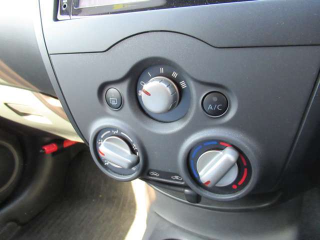 シンプルで使いやすいダイヤル式のマニュアルエアコンです。