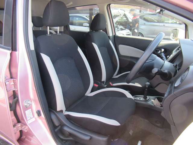 運転席からの視界もよくどなたがお乗りになられても運転しやすい車両になっていますよ