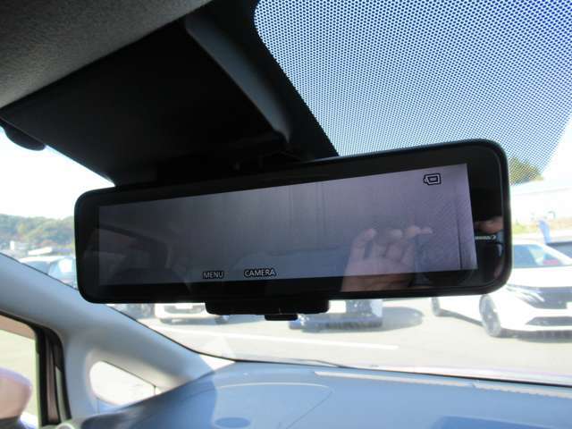 スマートルームミラーを装備！荷物満載でも後方視界を妨げません♪