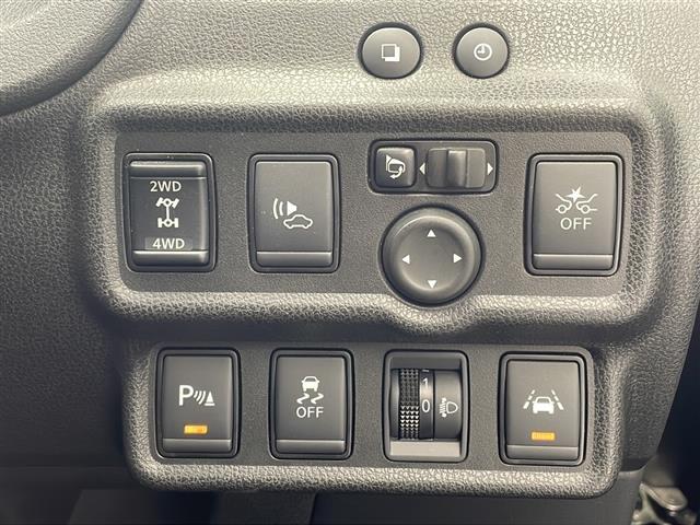 【　4WD　MODE/スイッチ　】必要に応じてそれぞれのモードに切り替えていきます！悪路や高速道路などパワーが必要なところは4WDで！！街乗りなどは2WDで！！用途によって切り替えられて便利です♪