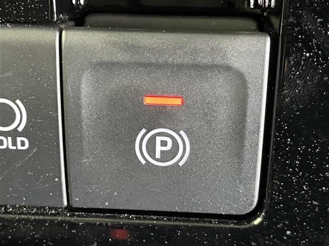 【電動パーキングブレーキ】パーキングブレーキを指先だけで操作可能です！力の弱い人にも安心してブレーキをかけていただけます！