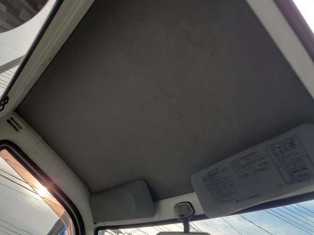 販売車両の納車前整備をしっかりと実施いたします！！お客さまに安心・満足をご提供いたします！