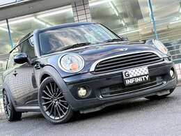老若男女を問わず大人気のMINI♪クラシカルなリアデザインのR55クラブマン♪6速マニュアル車です♪お得な車検：2年付♪エスペリアダウンサスに17インチアルミでバッチリ決まってます♪