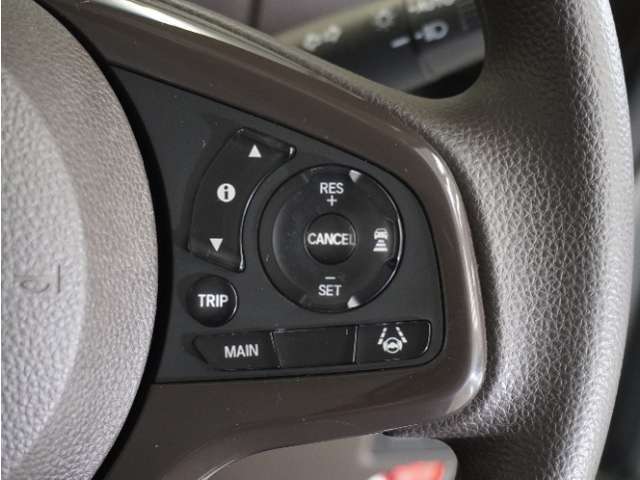 【ホンダセンシング】衝突を予測してブレーキをかけたり、前のクルマにちょうどいい距離でついていったりできる多彩な安心・快適機能を搭載した先進の安全運転支援システム。