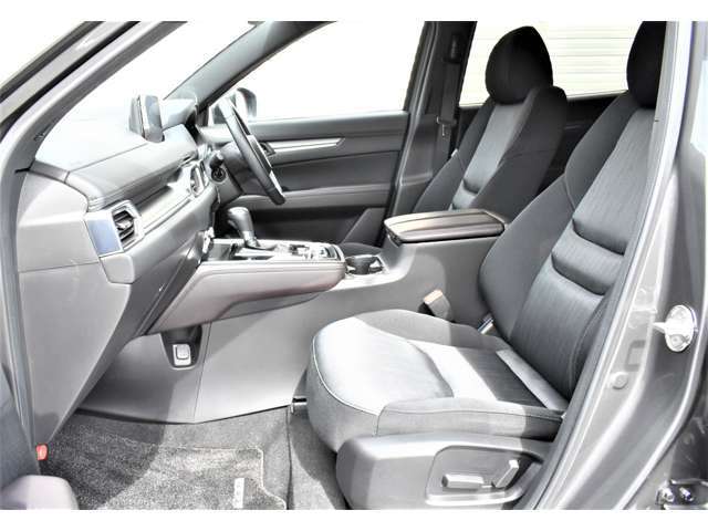 長距離でもゆったり運転できるフロントシート！