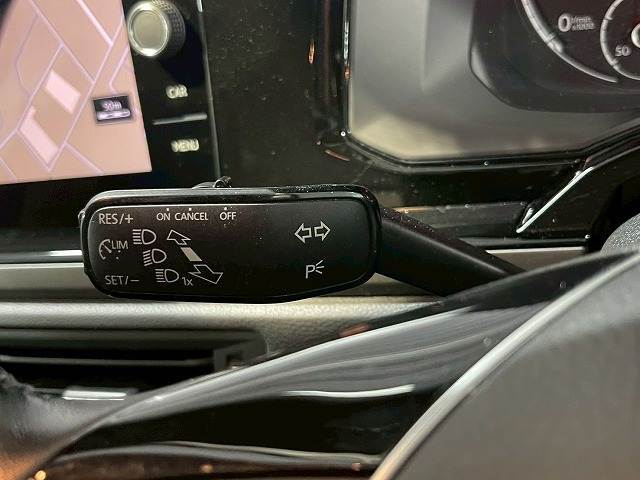 【クルーズコントロール】装備車両になります。遠距離ドライブの高速道路などでは大活躍で疲労軽減に役立ちます。