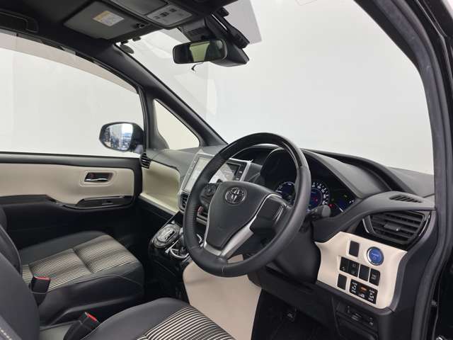 【インパネ全体】全方位で視界が広く、高い目線で運転もしやすいです！