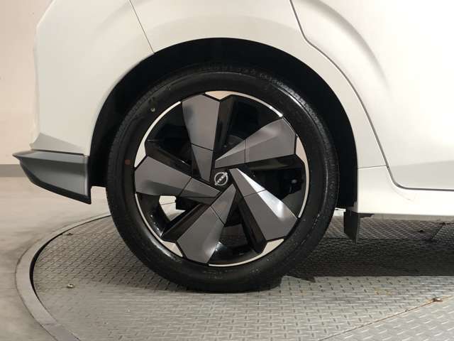 足元おしゃれのマストアイテム、純正アルミホイール☆タイヤサイズ：205/50R17☆