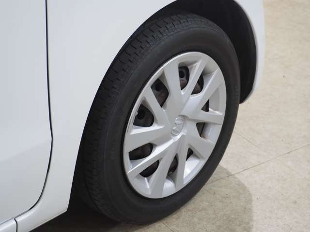 タイヤのホイールの細かいところまでキレイいにしてからお渡しします！