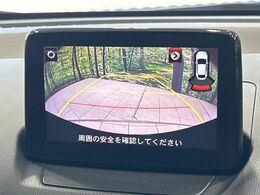 【バックカメラ】駐車時に後方がリアルタイム映像で確認できます。大型商業施設や立体駐車場での駐車時や、夜間のバック時に大活躍！運転スキルに関わらず、今や必須となった装備のひとつです！
