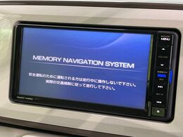 【純正ナビ】人気の純正ナビを装備しております。ナビの使いやすさはもちろん、オーディオ機能も充実！キャンプや旅行はもちろん、通勤や買い物など普段のドライブも楽しくなるはず♪