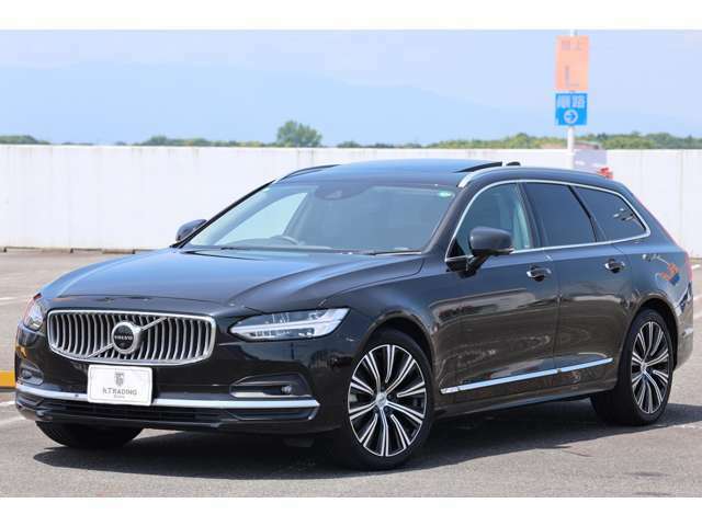 V90マイナーチェンジ後モデル、マイルドハイブリッド仕様のB6AWDインスクリプションが入庫いたしました。